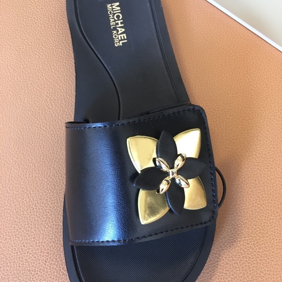 🖤Michael Kors Gold 🌺 Flip Flops 🖤 - Picture 9 of 11